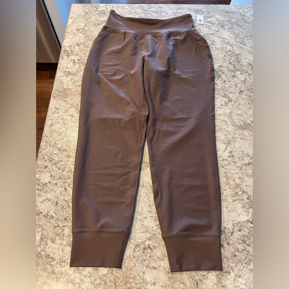 Old Navy Women's Powersoft Joggers Size Large NWT - Picture 3 of 9